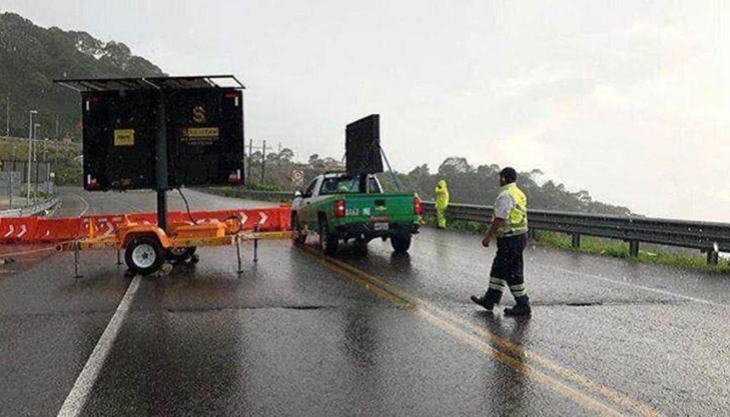 Camión se accidenta en la 'Súper' a la altura del Puente Baluarte
