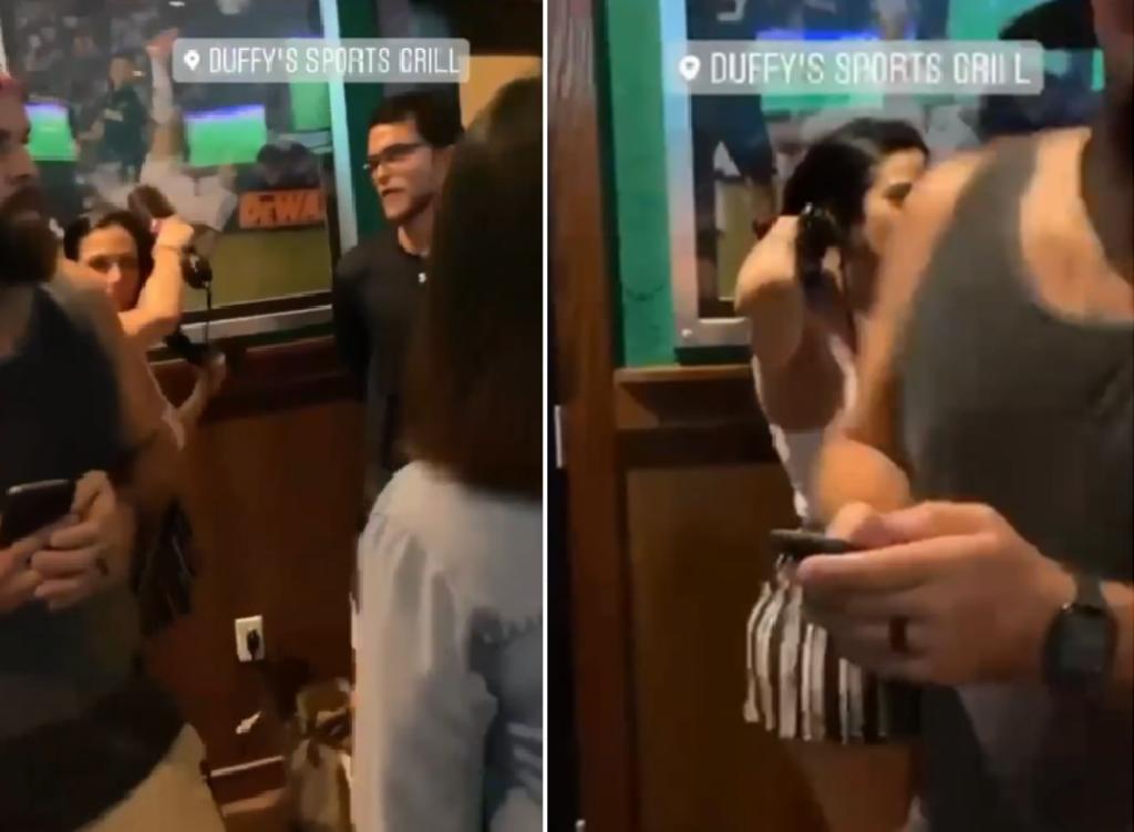 Video de una mujer arreglándose el cabello en un bar de Miami se hace viral