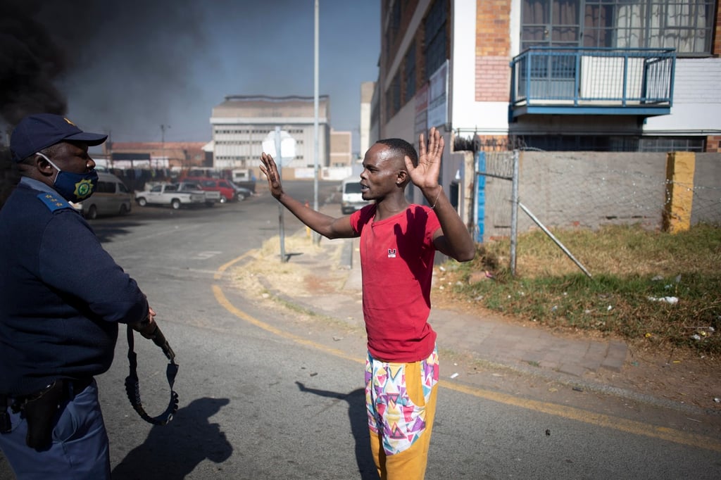 Al menos 72 muertos en disturbios en Sudáfrica