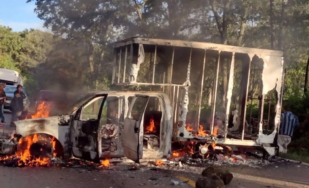 Cártel Jalisco Nueva Generación ataca, bloquea y quema vehículos en varios puntos de Michoacán
