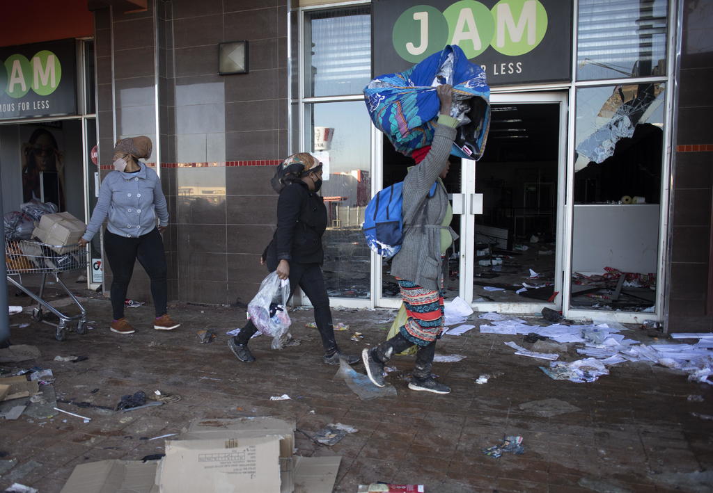 Sudáfrica enfrenta disturbios tras el arresto del expresidente Jacob Zuma