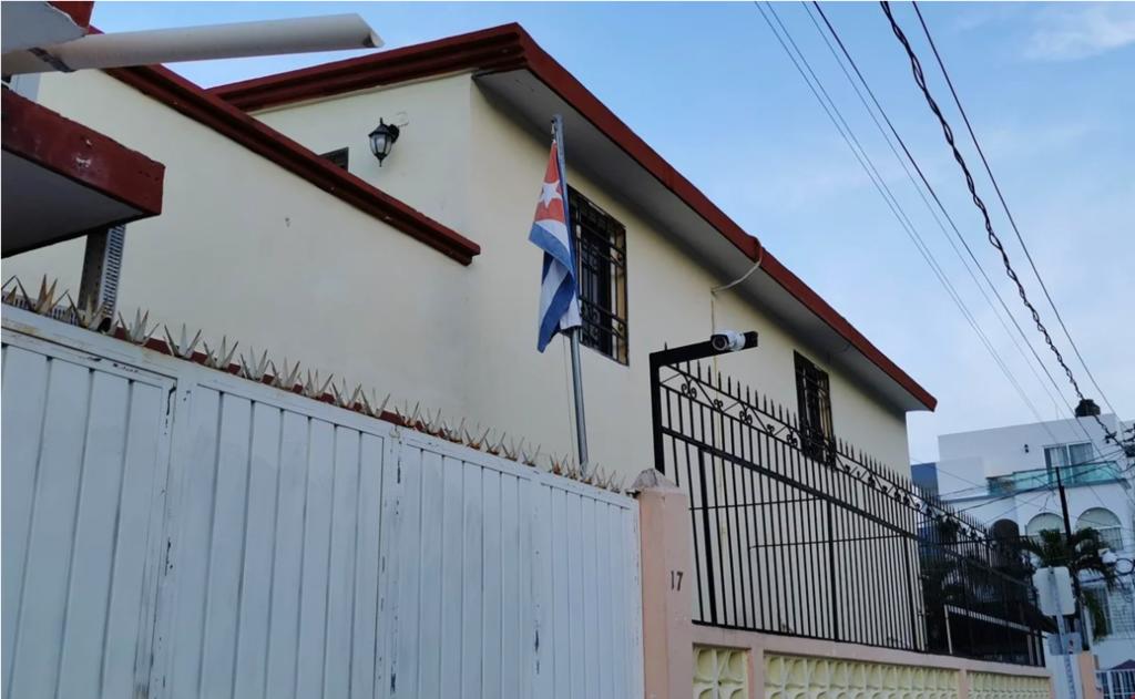 Consulado de Cuba en Cancún suspende servicios tras protestas de connacionales