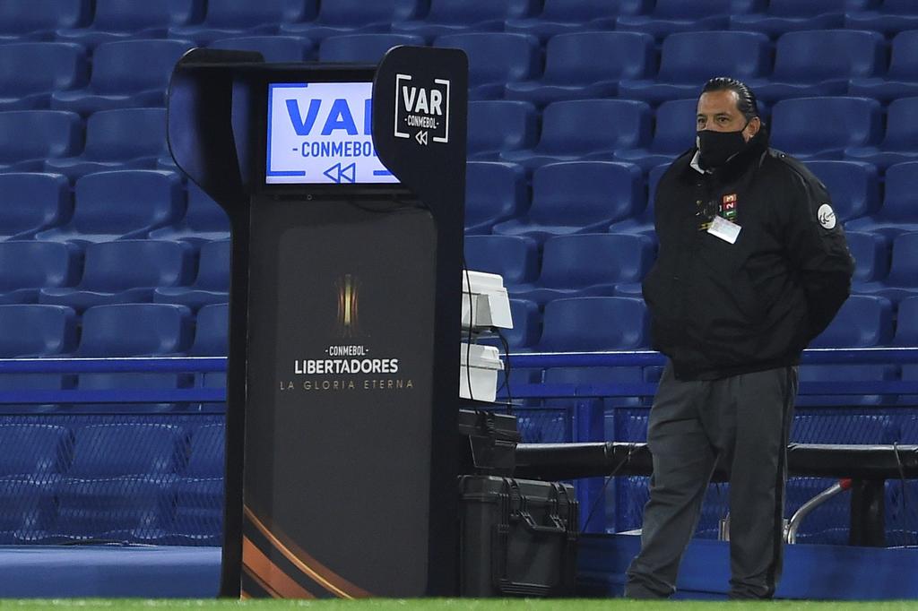 Conmebol suspende a cinco árbitros por 'errores graves' en Copa Libertadores