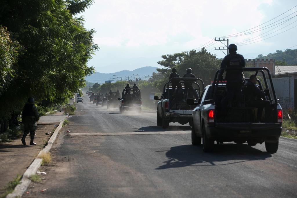 Grupos armados toman caminos en Michoacán