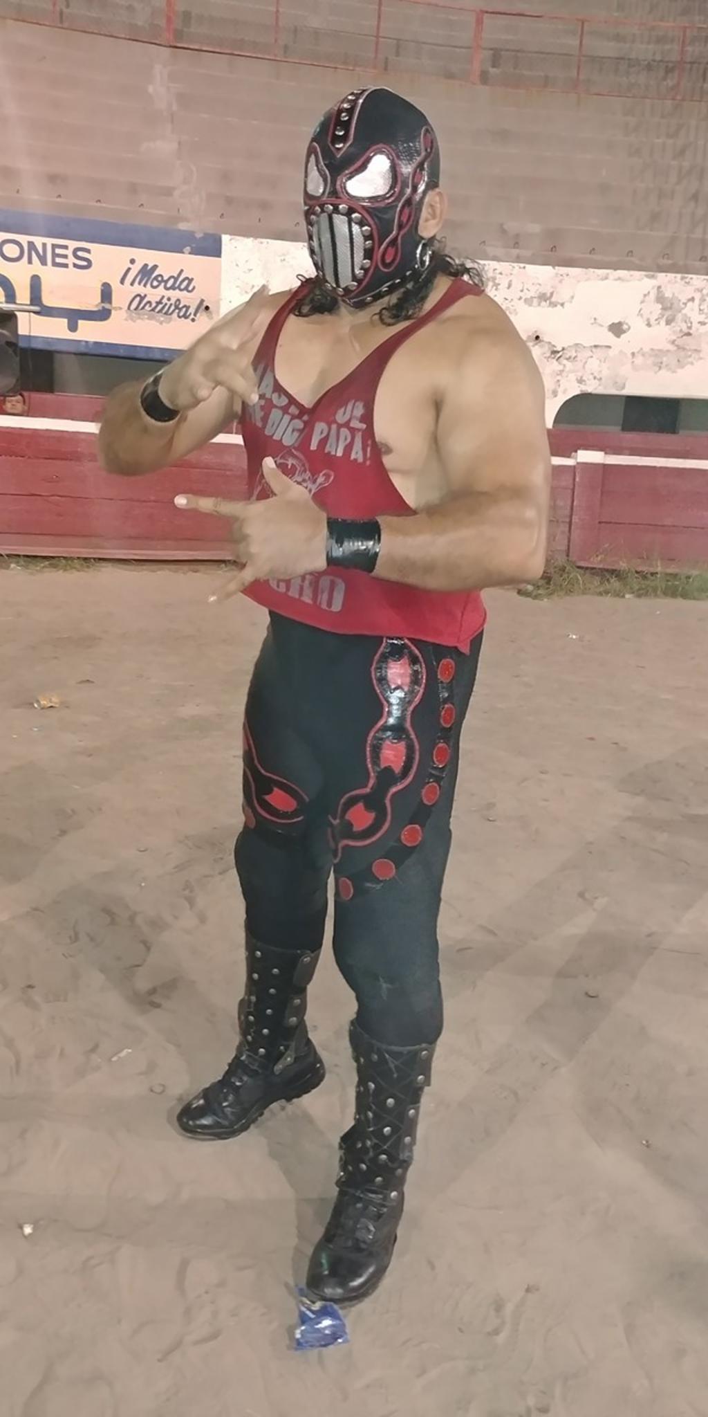 Nuevo capitulo de lucha libre dominical en la Plaza de Toros Torreón
