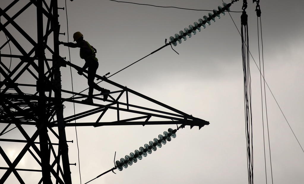 Tribunal federal reactiva la reforma eléctrica de AMLO