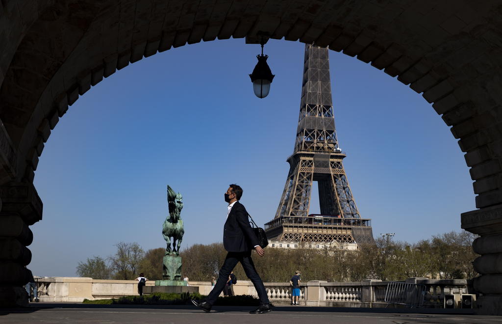 La Torre Eiffel reabre al público tras ocho meses de cierre por la pandemia