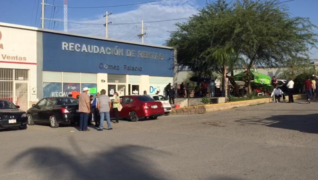 Jubilados y pensionados de La Laguna de Durango toman las oficinas de Recaudación de Rentas de Gómez Palacio