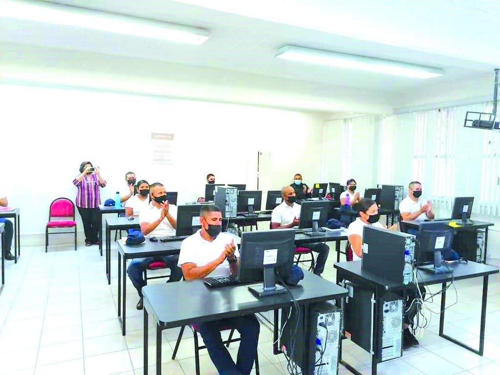 Prepara Academia en Gómez Palacio a 25 cadetes