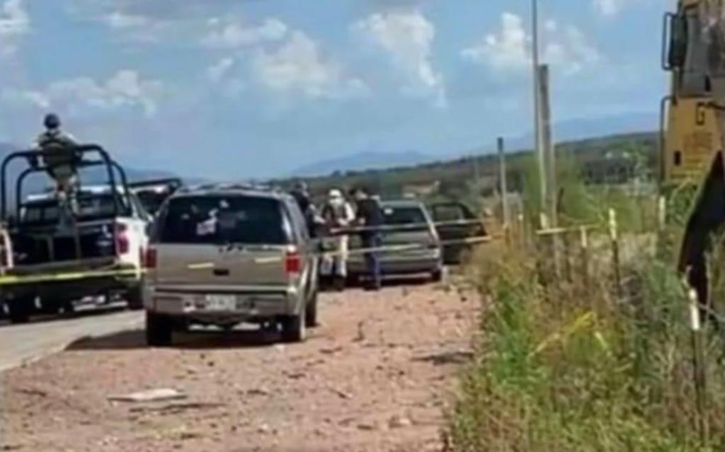Padre encuentra a sus hijos muertos dentro de un auto a la orilla de la carretera Nogales-Ímuris