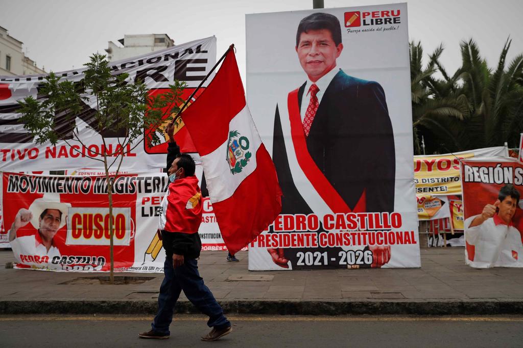 Tribunal Electoral declara a Pedro Castillo como presidente electo de Perú