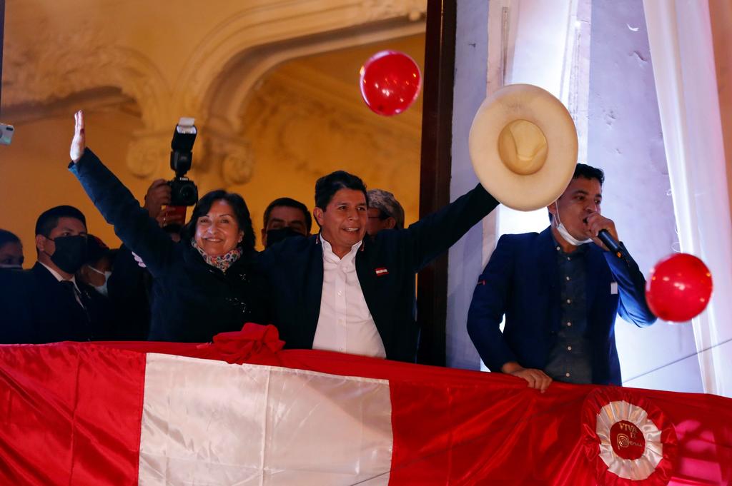 'Nos da muchísimo gusto el triunfo de Pedro Castillo en Perú', dice AMLO