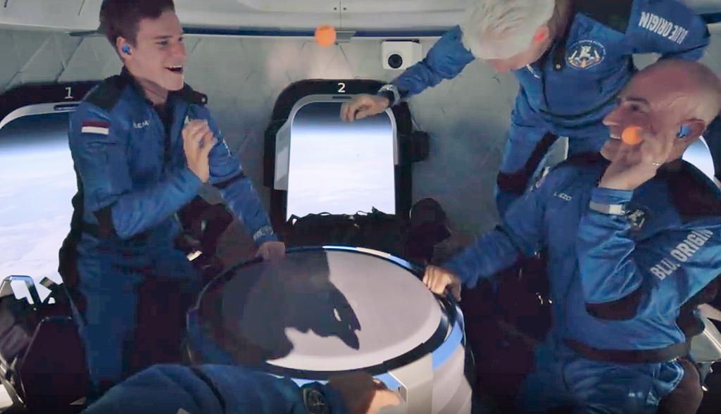 Así se vio el viaje al espacio de Jeff Bezos desde el interior de la cápsula de Blue Origin