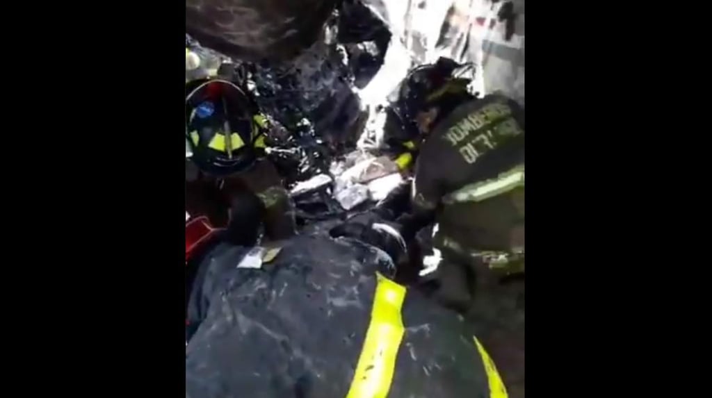 VIDEO: difunden momento en que rescatan a sobreviviente de accidente aéreo en Durango