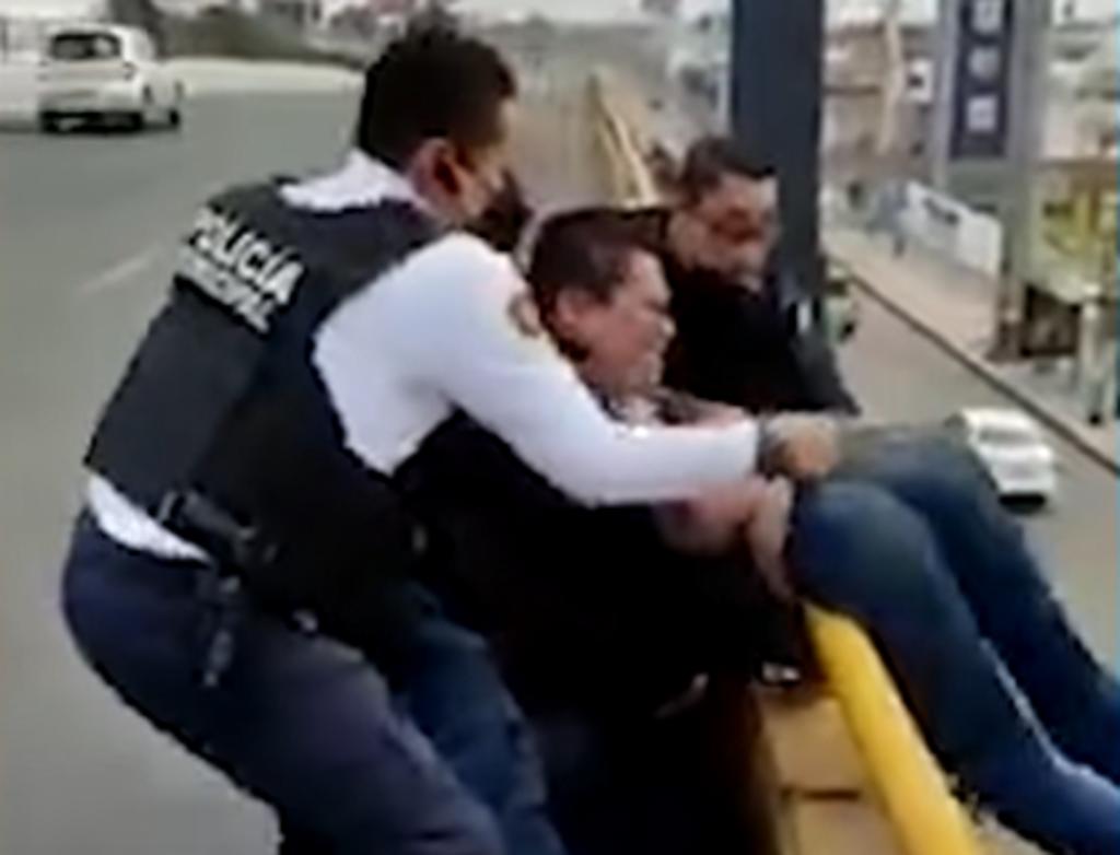 Policías evitan que hombre de 22 años se quite la vida en San Luis Potosí