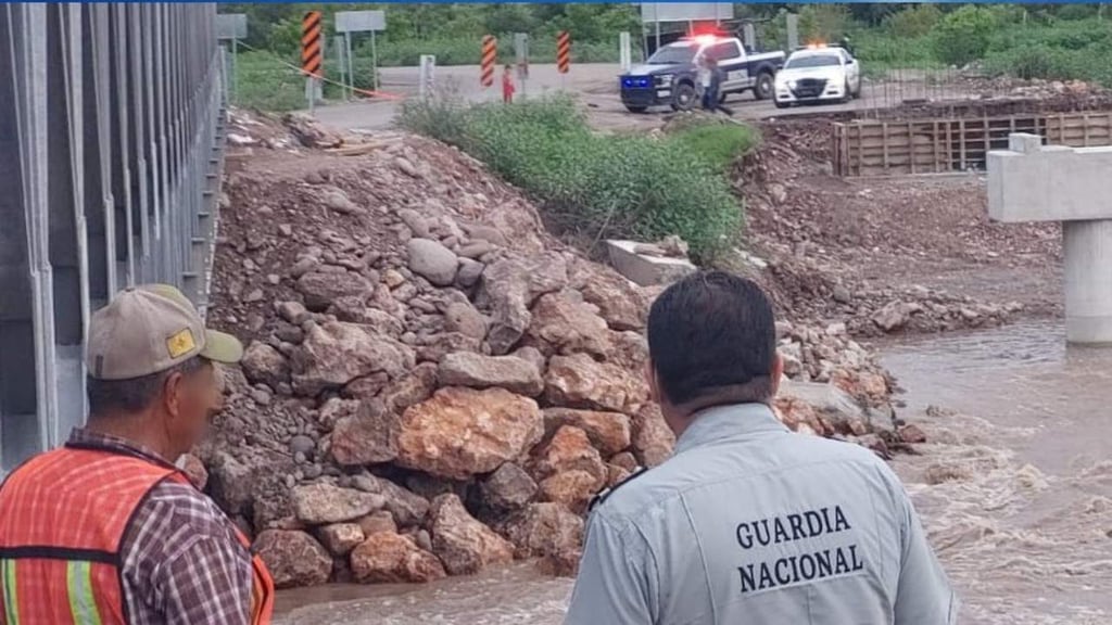 Por daños en puente, cierran tramo de la rúa Durango-Parral