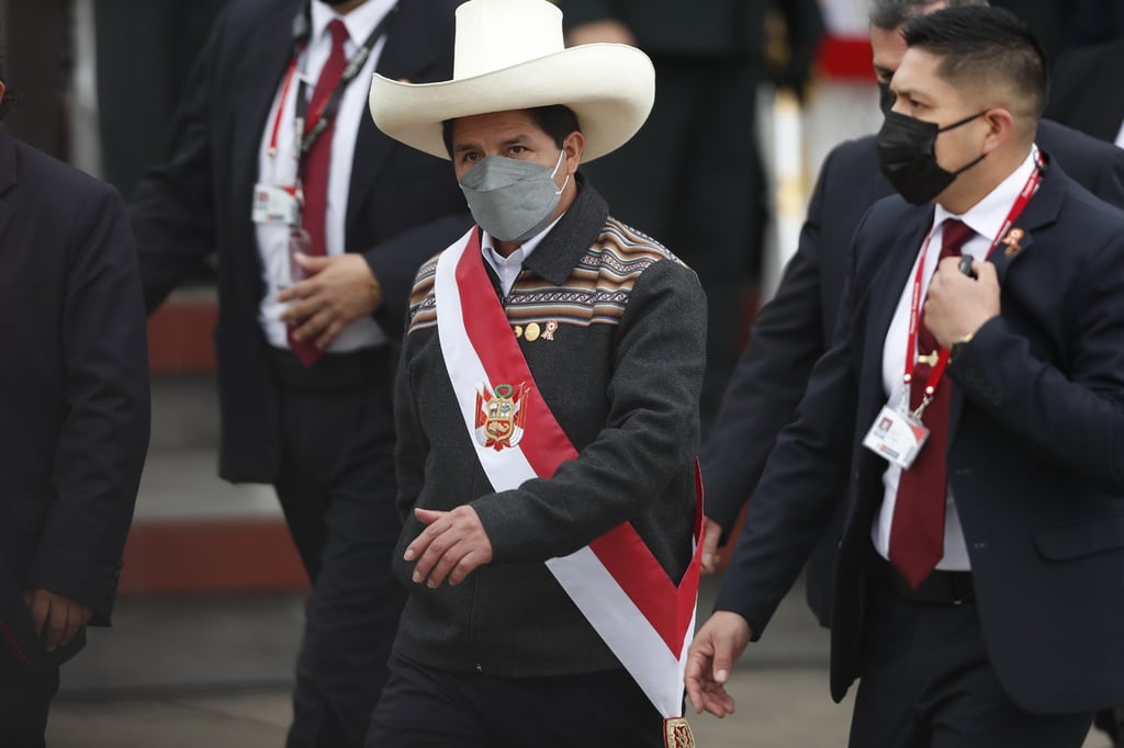 Presidente de Perú intenta calmar críticas por gabinete