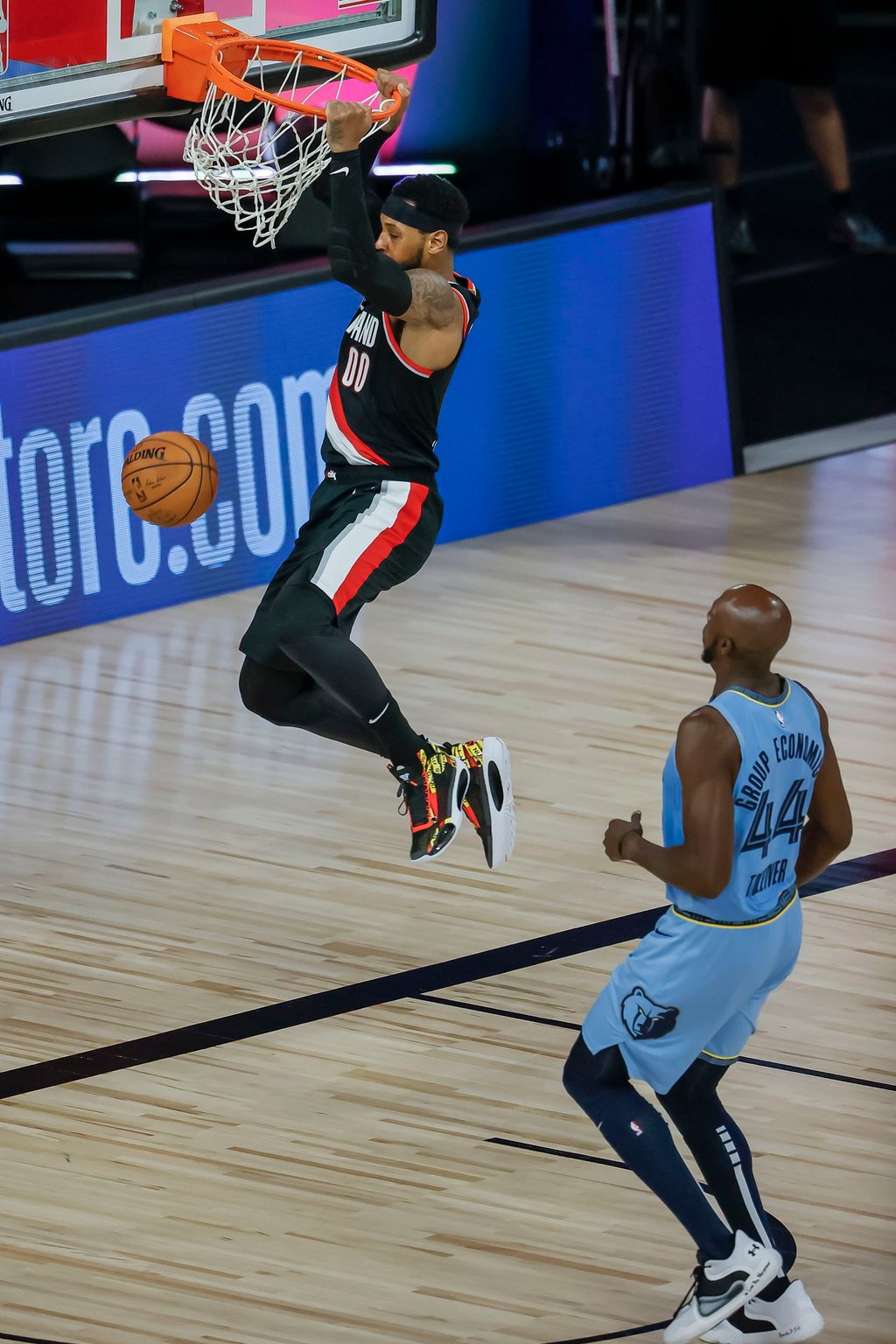 Lakers firma a Carmelo Anthony