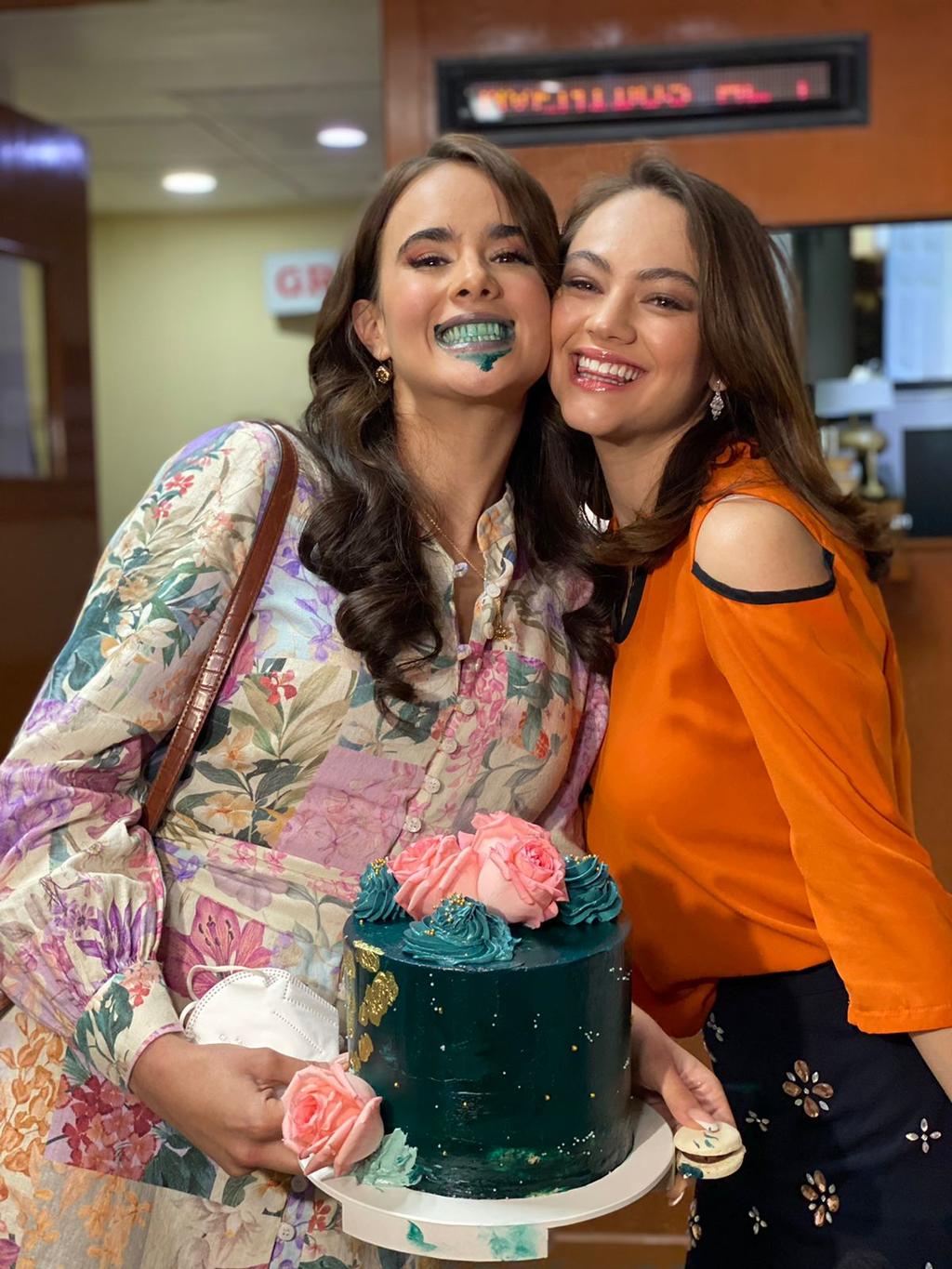 'Queremos pastel', elenco de Diseñando tu amor celebra a Gala Montes