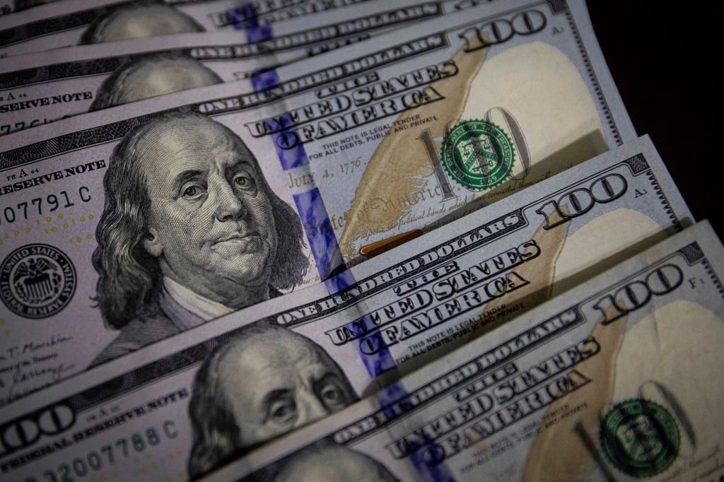 Peso mexicano rebasa los 20 por dólar tras depreciación semanal