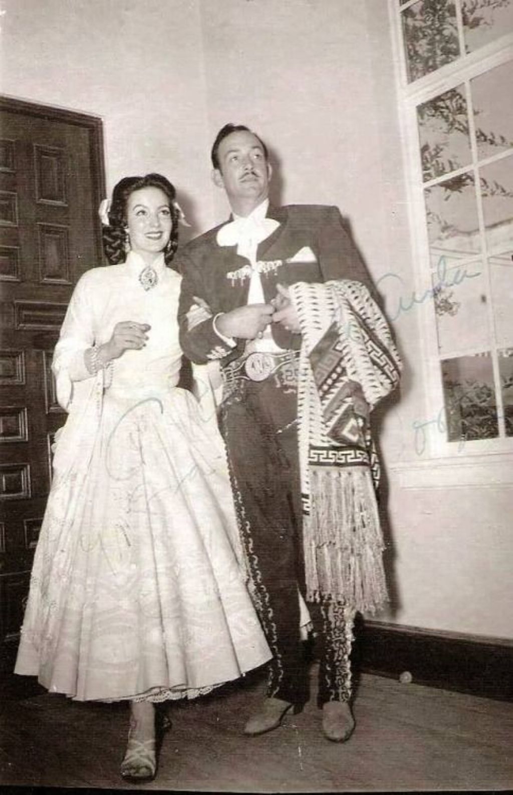 Toman fuerza fotos de boda María Félix y Jorge Negrete