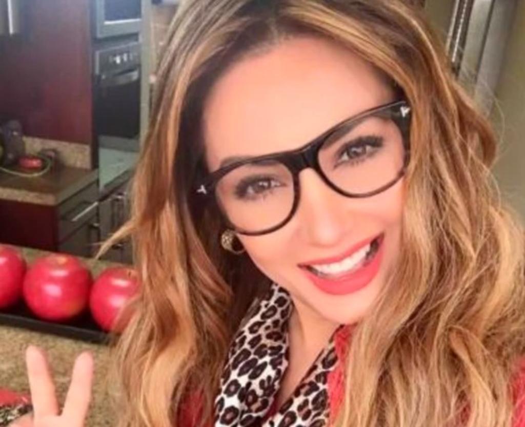 Reportan a Paty Navidad intubada tras complicaciones por COVID