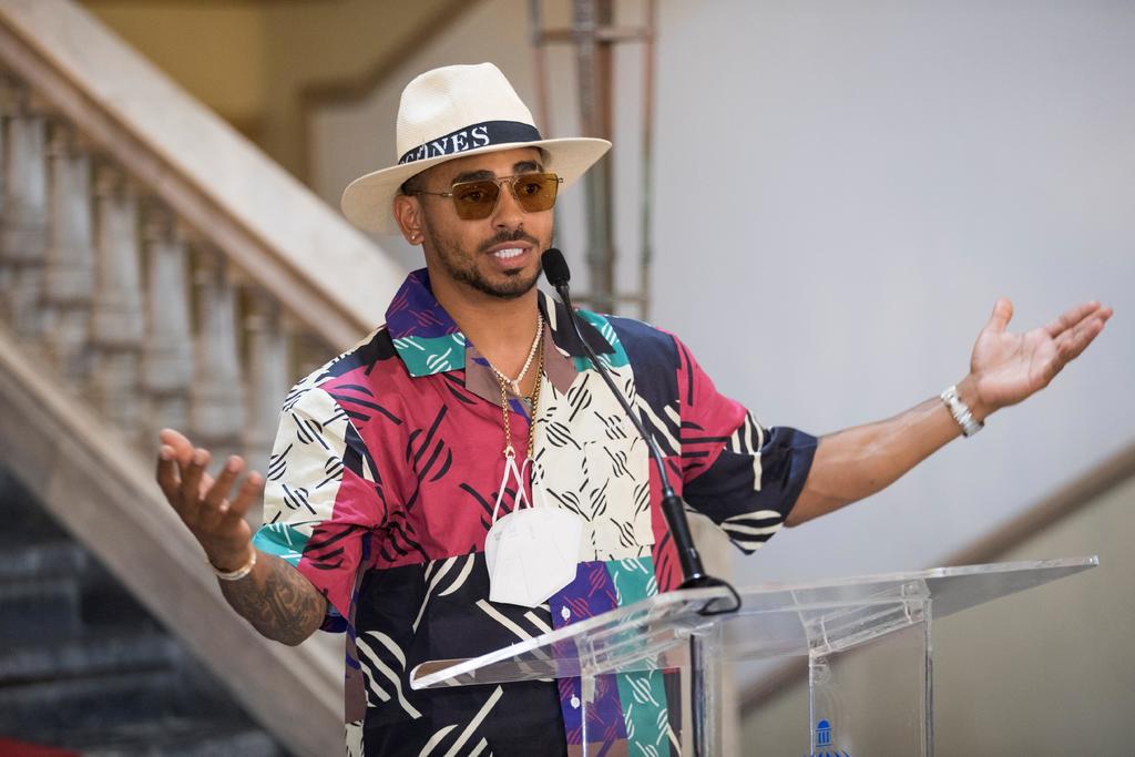 Ozuna es elegido artista más prometedor por GQ México