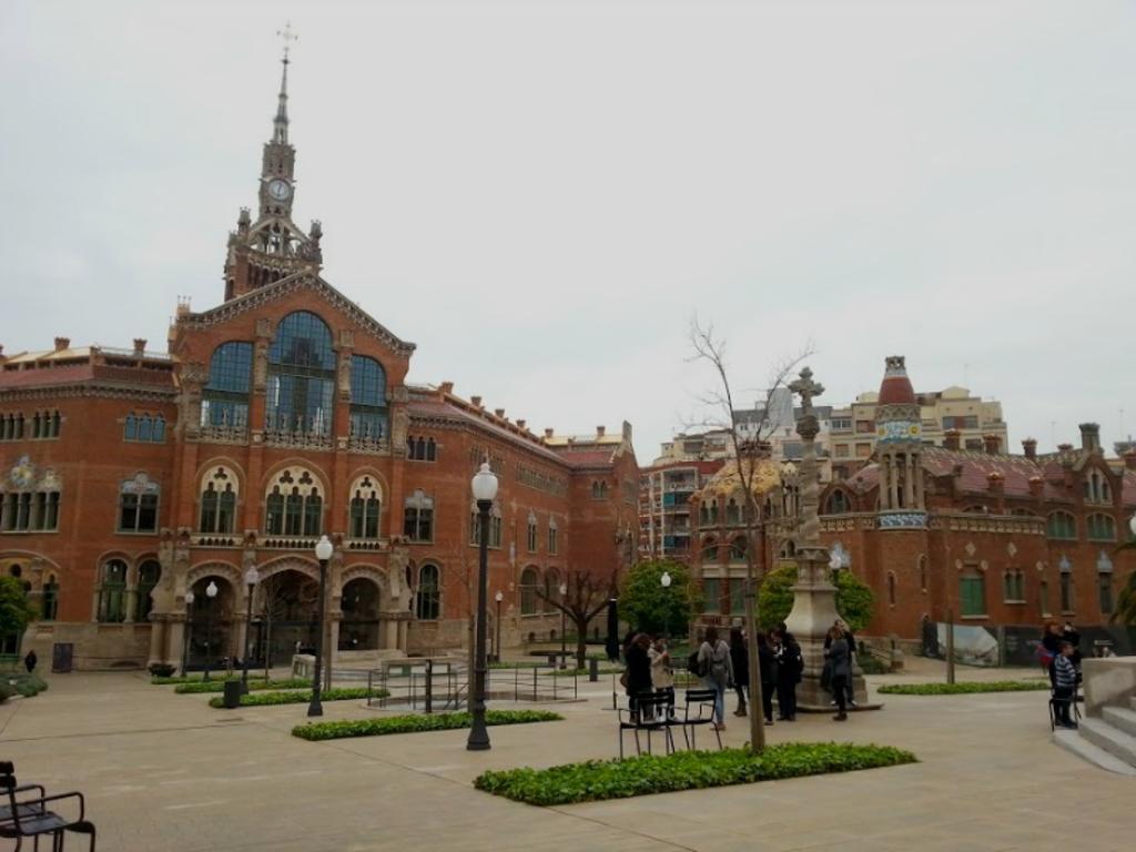 Turista holandés en Barcelona muere al tragarse las llaves de su auto
