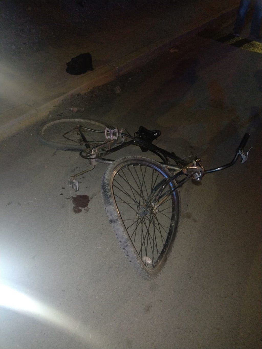 Camioneta arrolla a un ciclista y lo mata