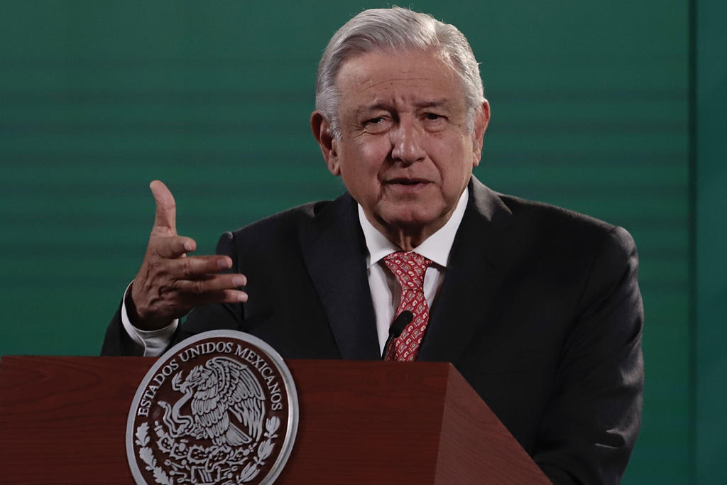 AMLO amaga con reforma electoral de renovación total