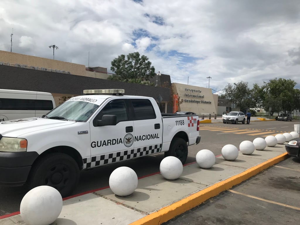 Viajero pierde signos vitales tras descender de aeronave en Durango