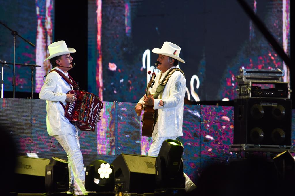 Los Dos Carnales conquistan shows en Colombia