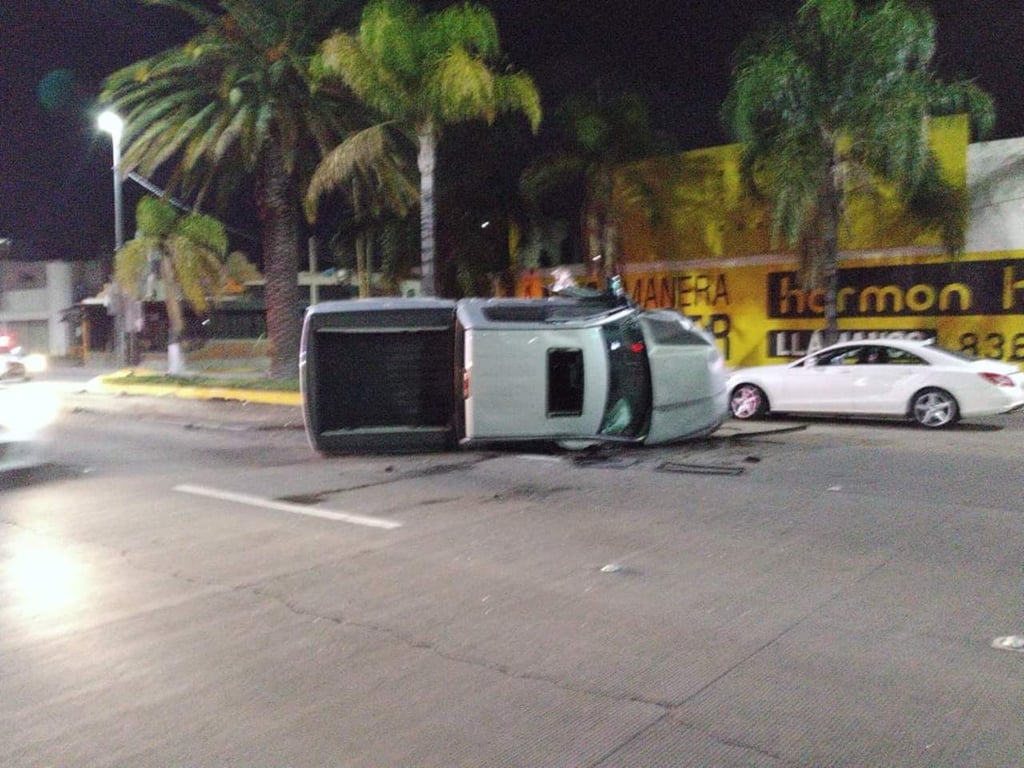 Se registra un choque volcadura en Felipe Pescador