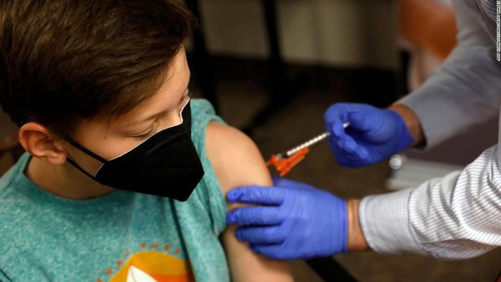Para menores de 18 años, solo segundas dosis de vacuna contra Covid
