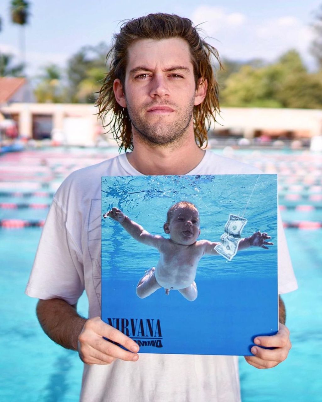 Bebé del álbum 'Nevermind' demanda a la banda Nirvana por pornografía infantil