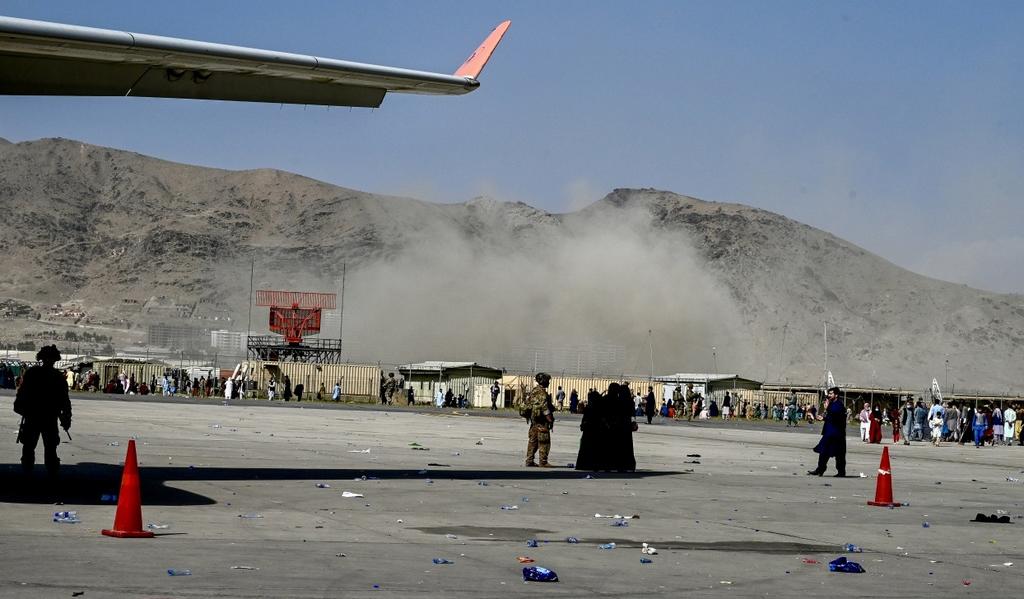 Fotografía de aeropuerto de Kabul que se volvió viral no pertenece al atentado