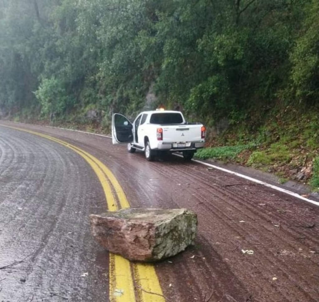 SCT reporta derrumbes menores y medianos en carreteras a Mazatlán