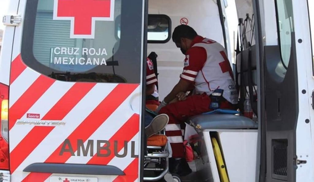 Dos lesionados en volcadura en Peñón Blanco