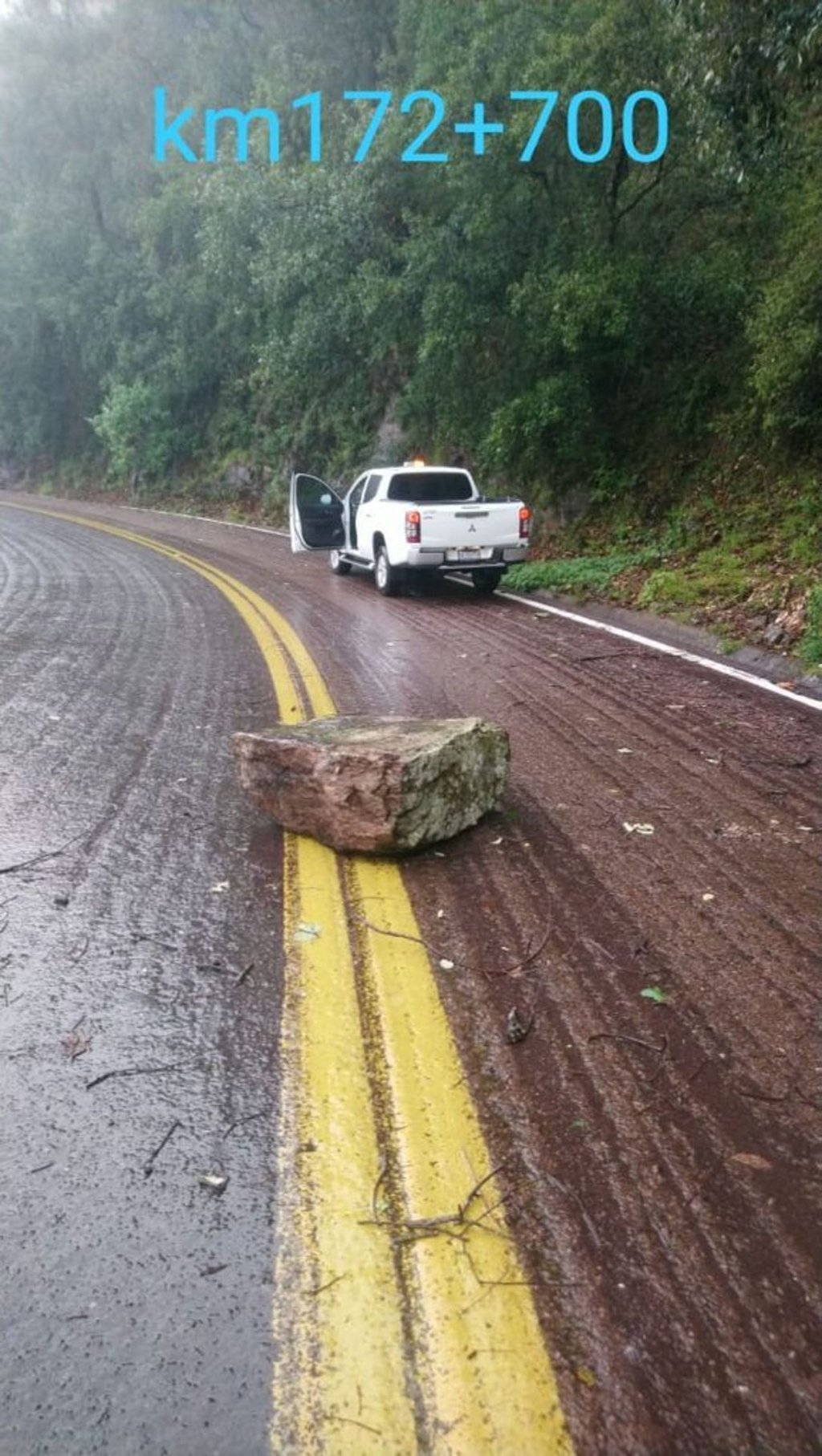 Reportan derrumbes menores y medianos en carreteras a Mazatlán