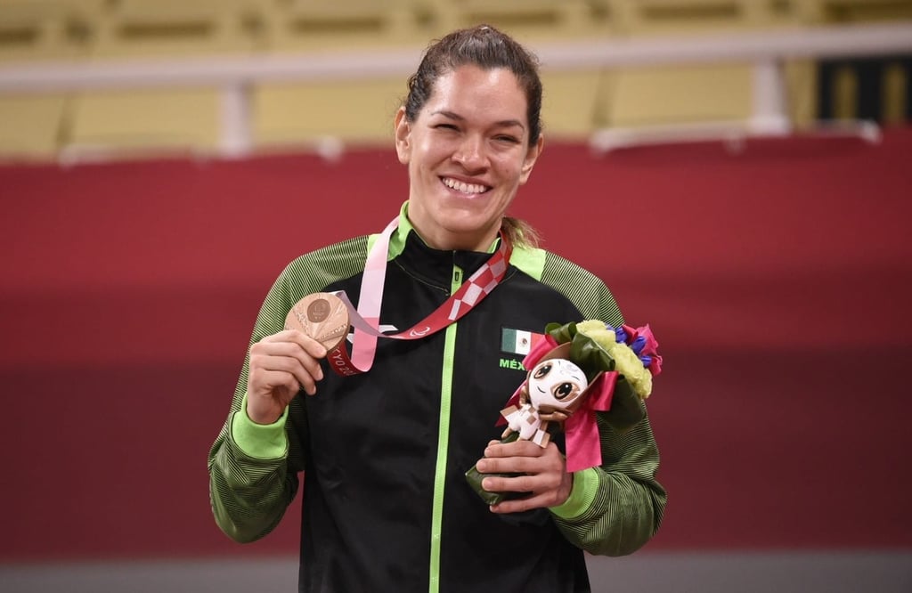Lenia Ruvalcaba llena su histórico medallero