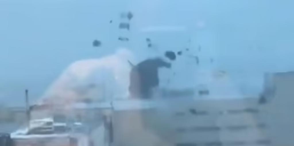 Huracán desprende parte del techo de un hospital en Nueva Orleans