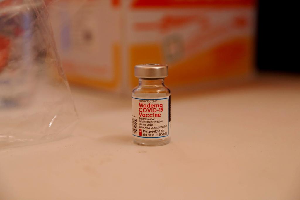 Japón continúa investigaciones de impurezas encontradas en vacuna de Moderna fabricada en España