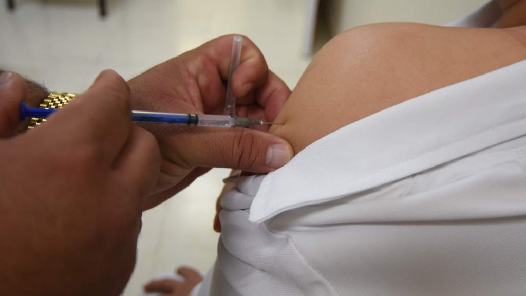 Suman ya 11 amparos para vacunar a menores de edad en Durango