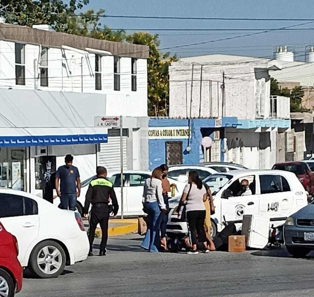 Camioneta avienta a motociclista en la colonia Revolución de Gómez Palacio