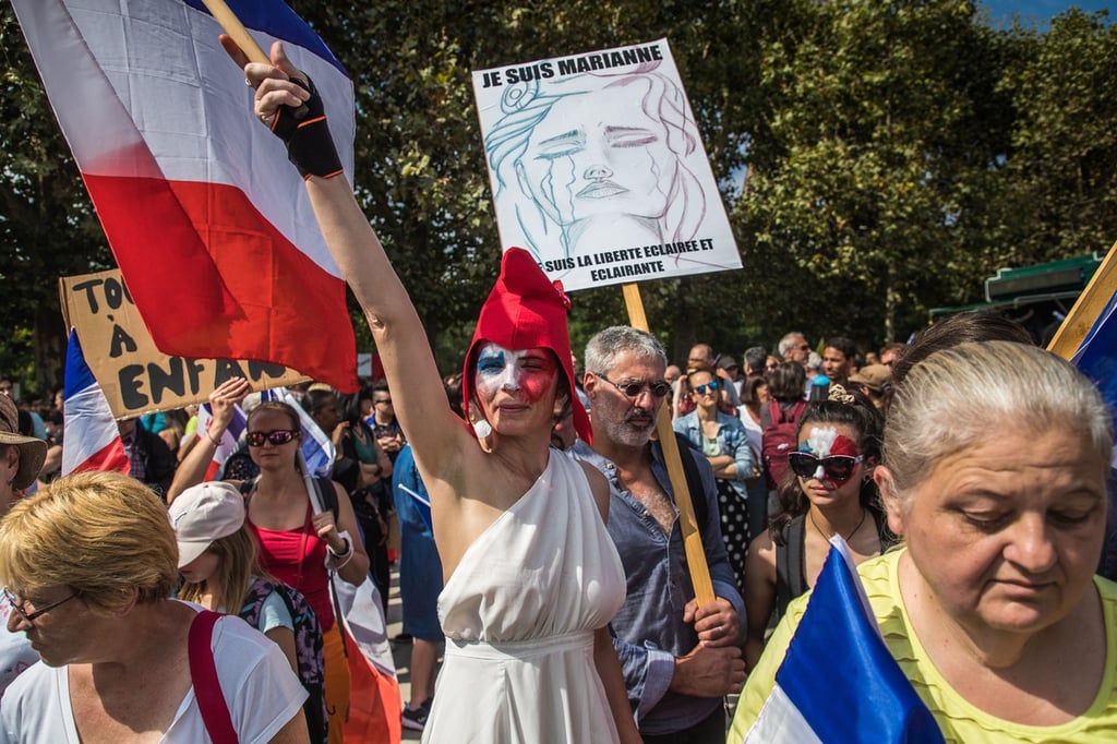Protestan en Francia por el pase sanitario