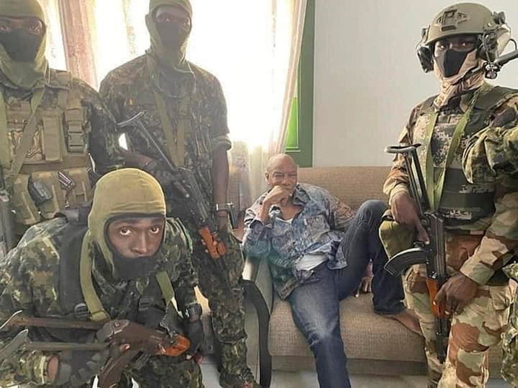 Militares detienen al presidente de Guinea-Conakri, Alpha Condé; coronel disuelve al gobierno