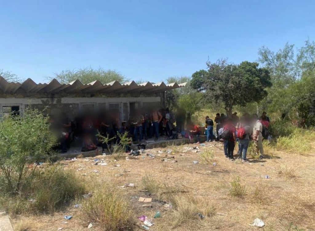 Autoridades encuentran a 162 migrantes abandonados en Camargo, Tamaulipas