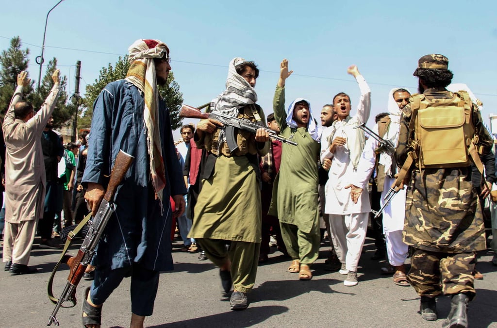 Talibanes anuncian a los integrantes clave del Gobierno interino de Afganistán
