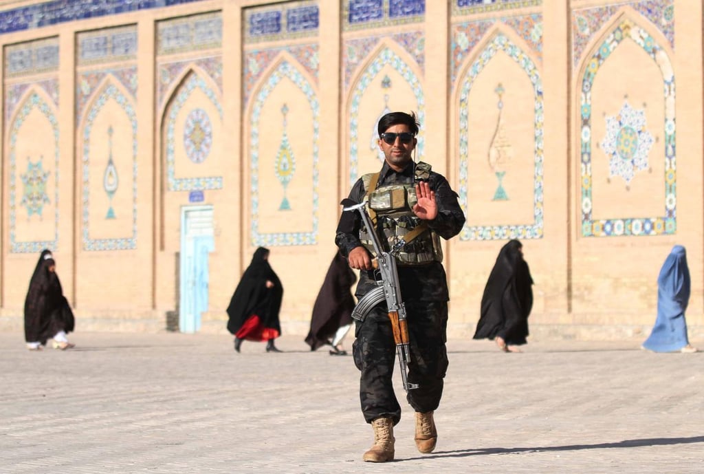 Los talibanes intentan finalizar el bloqueo de un Afganistán en crisis
