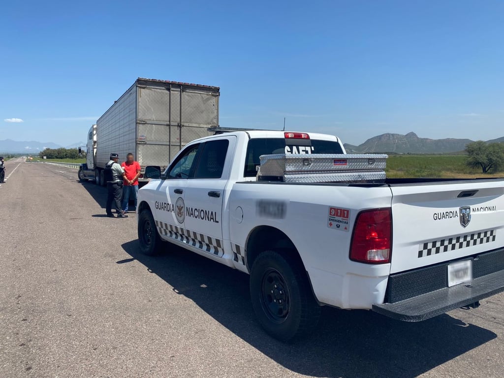 Guardia Nacional asegura más de 18 kilos de cristal sobre la carretera Durango-Torreón